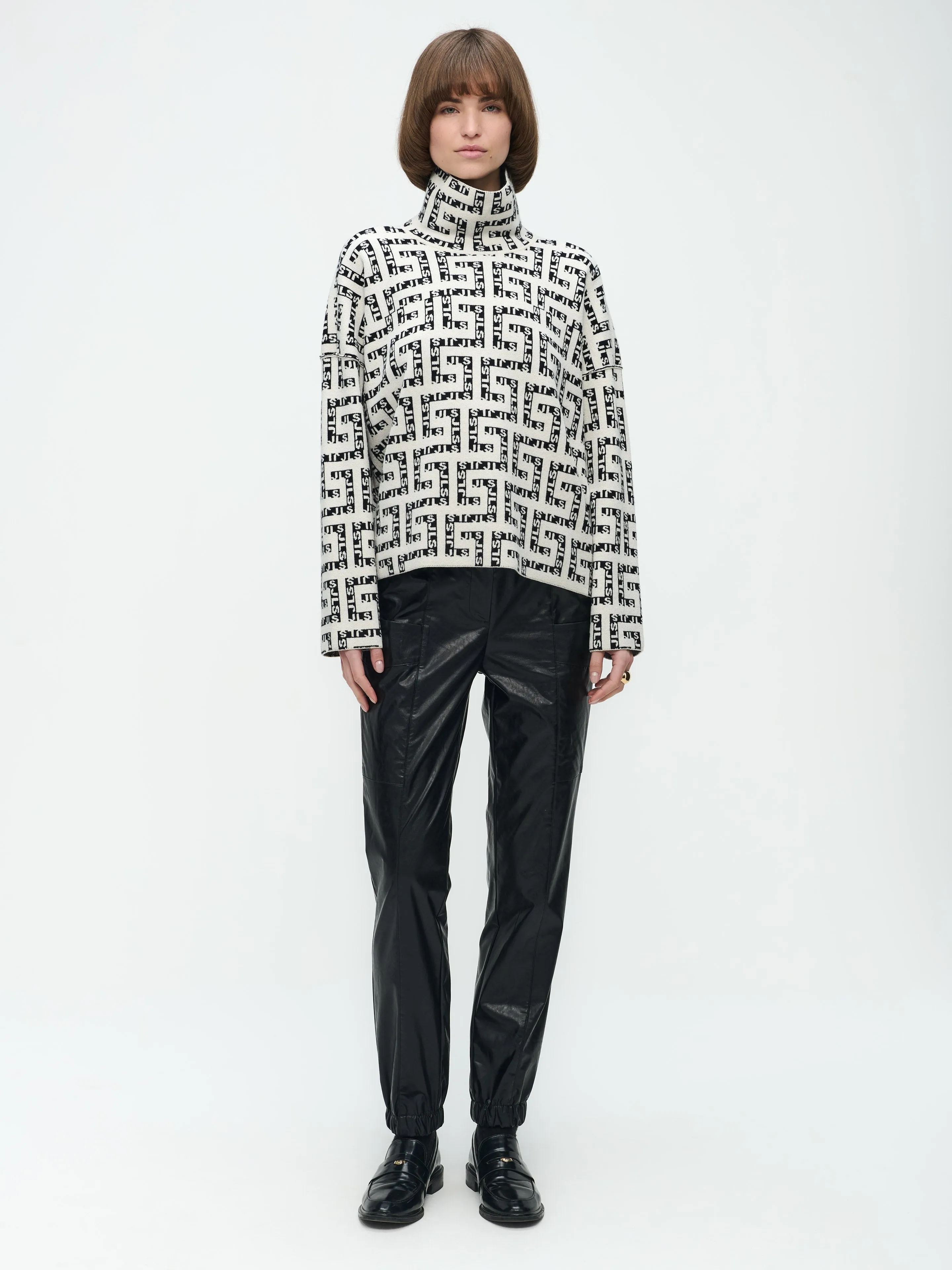 Baker Studio Pullover | White Black