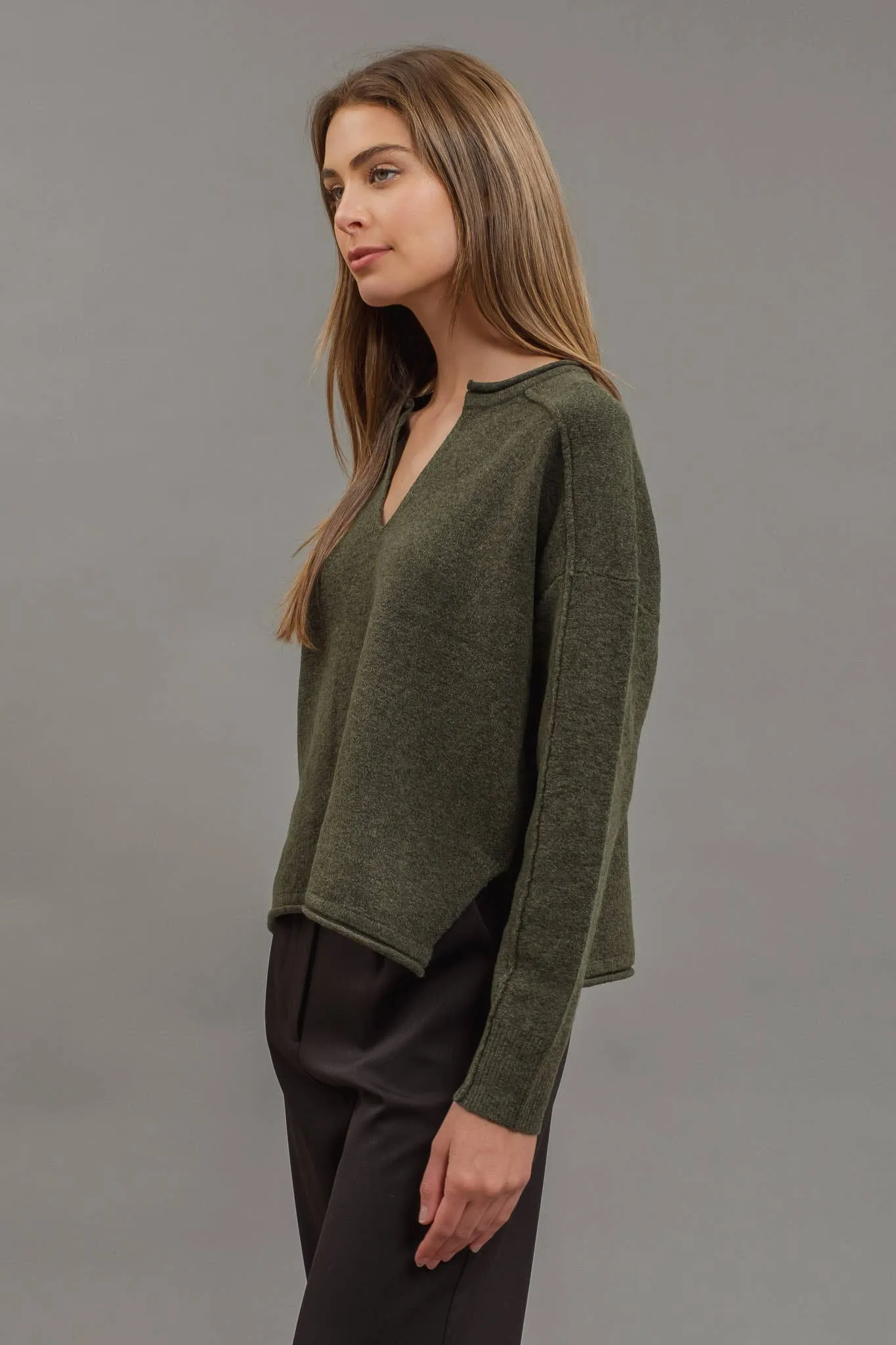 EXPOSED SEAM SPLIT NECK KNIT SWEATER