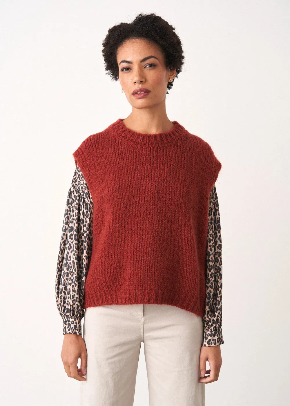 LOLA KNITTED ROUND NECK TANK - RUST